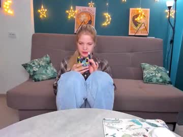 Xloe_Queen Chaturbate stream image from April 24, 2025