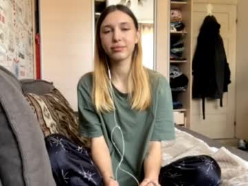 Ashleycarll Chaturbate stream image from April 24, 2025