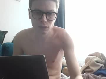 Polish2000 Chaturbate stream image from April 24, 2025