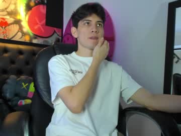 Santi_Delacruz Chaturbate stream image from April 24, 2025