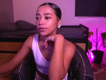Isapetit_ Chaturbate stream image from April 24, 2025