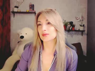 Millaxqueen Chaturbate stream image from April 24, 2025
