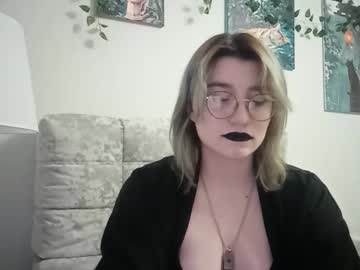 Kristenhall Chaturbate stream image from April 24, 2025
