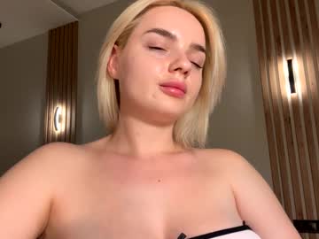 Auroraauraq Chaturbate stream image from April 24, 2025