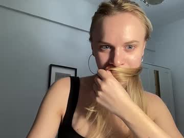 Kwhuk Chaturbate stream image from April 24, 2025