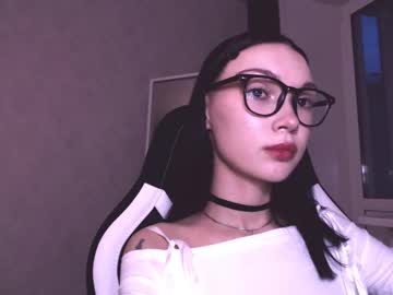 Loveatfirsttip Chaturbate stream image from April 24, 2025