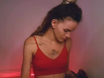Maryholm Chaturbate stream image from April 24, 2025
