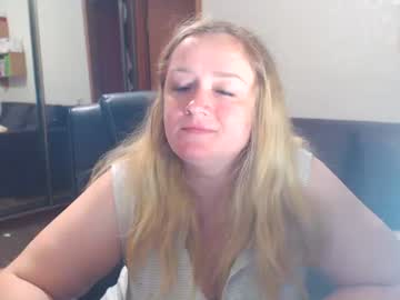 Honeydewmolly stream image from April 24, 2025