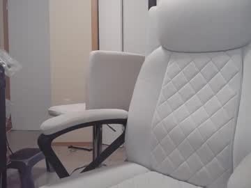 Tippyl98 Chaturbate stream image from April 24, 2025