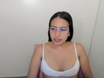 Dafnesamara Chaturbate stream image from April 24, 2025