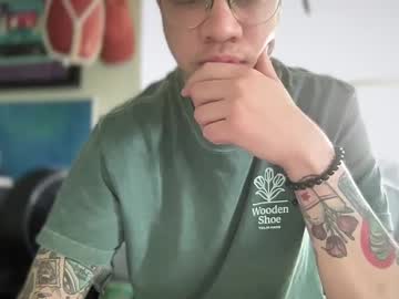 Hunglungq Chaturbate stream image from April 24, 2025
