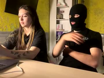 Molly_And_Liam Chaturbate stream image from April 24, 2025
