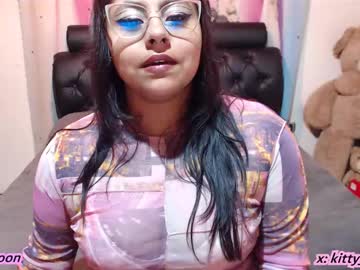 Kitty_Eyes Chaturbate stream image from April 24, 2025