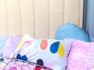 Michelchellyxx1907 Chaturbate stream image from April 24, 2025