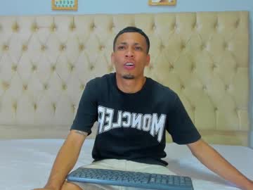 Dave_Skinnycum Chaturbate stream image from April 25, 2025