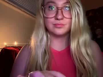 Vanillapuddingpie Chaturbate stream image from April 25, 2025