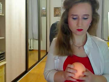 Classyinna Chaturbate stream image from April 25, 2025