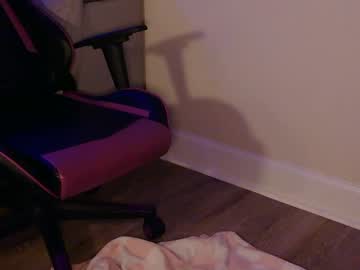Lilbeccaxo Chaturbate stream image from April 25, 2025