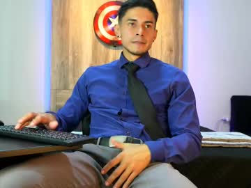 Andrew_Elliot Chaturbate stream image from April 25, 2025