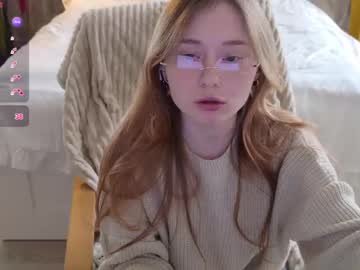 Charming_Lilly Chaturbate stream image from April 25, 2025