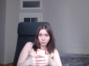 Amoremeoww Chaturbate stream image from April 25, 2025