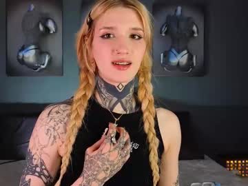 Clarewoods Chaturbate stream image from April 25, 2025