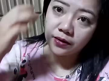 Izettloves Chaturbate stream image from April 25, 2025