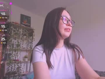 Angeliclever Chaturbate stream image from April 25, 2025