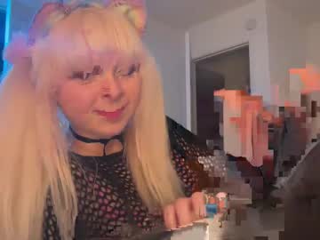 Bbkittengirl Chaturbate stream image from April 25, 2025