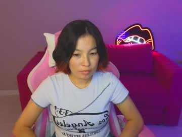 H1na Chaturbate stream image from April 25, 2025