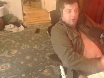 Beanticklerr Chaturbate stream image from April 25, 2025