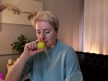 Nika_Smit Chaturbate stream image from April 25, 2025