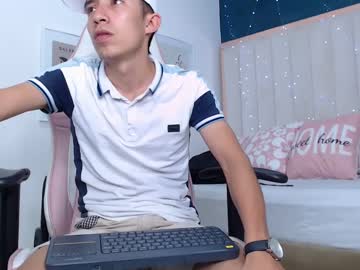 Alessandro_Holmes Chaturbate stream image from April 25, 2025