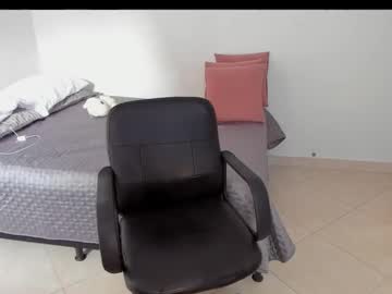 Andrea_Loaiza2 Chaturbate stream image from April 25, 2025