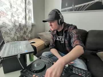 Peewpewlazer Chaturbate stream image from April 25, 2025