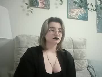 Kristenhall Chaturbate stream image from April 25, 2025
