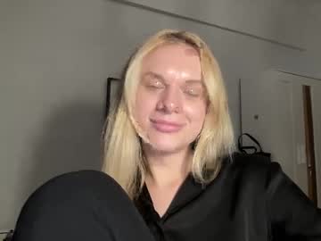 Kwhuk Chaturbate stream image from April 25, 2025