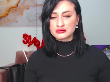 Carolineforbis Chaturbate stream image from April 25, 2025