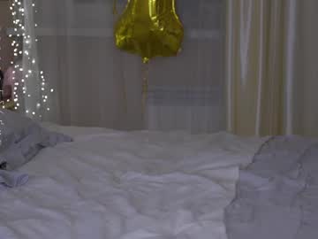 Chillgirlll Chaturbate stream image from April 25, 2025