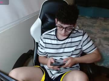 Gay_In_Purple Chaturbate stream image from April 25, 2025