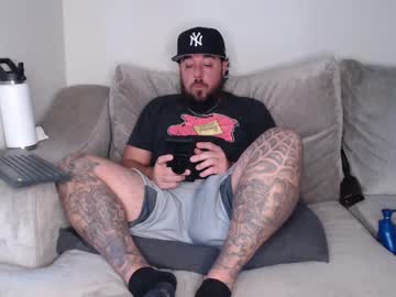 Layzebigballs Chaturbate stream image from April 25, 2025