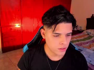 Logi33_ Chaturbate stream image from April 25, 2025