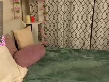 Minireddoll Chaturbate stream image from April 25, 2025