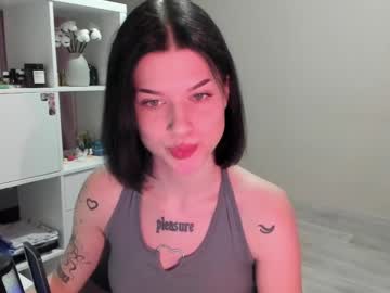 Lildarling0 Chaturbate stream image from April 25, 2025