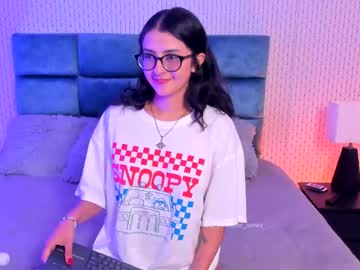 Karoline_Jones_ Chaturbate stream image from April 25, 2025