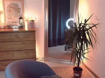 Marrygrayes Chaturbate stream image from April 25, 2025