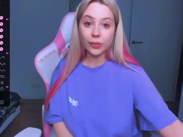 Monalauu Chaturbate stream image from April 25, 2025