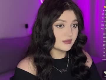 Moonrenata Chaturbate stream image from April 25, 2025