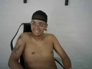 Tomknoxx Chaturbate stream image from April 25, 2025