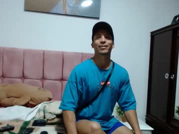 Dannyhothot Chaturbate stream image from April 25, 2025